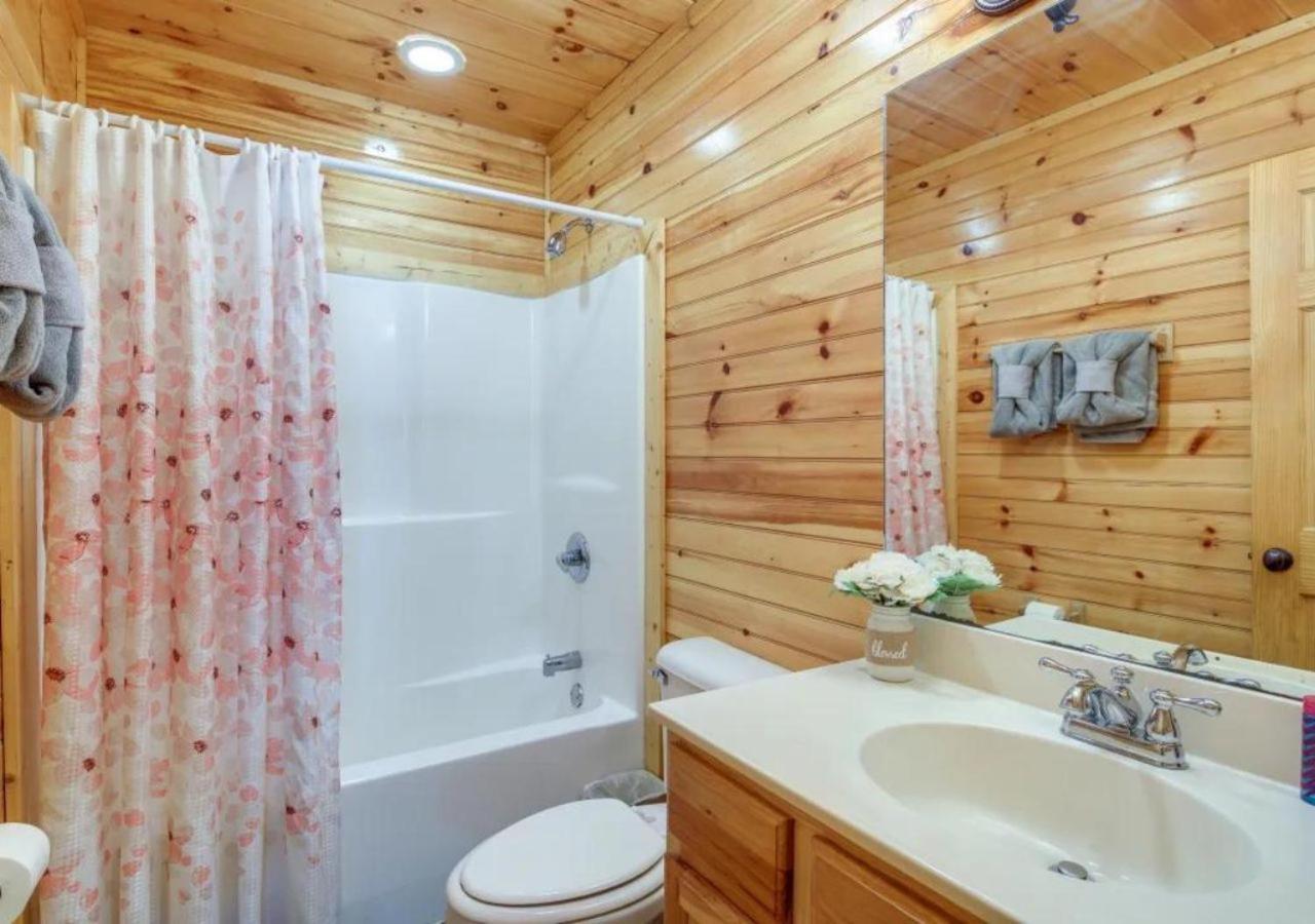 Fabulous Pet-Friendly, Family Cabin With Outdoor Kitchen, Hot Tub, Sauna, Fireplace, Theater Room, Arcade, Pool Table, And Fire Pit Within Minuties Of Dollywood Севьервилл Экстерьер фото